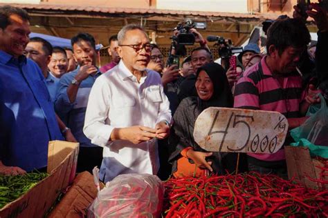 Jelang Natal Dan Tahun Baru Mendag Zulkifli Hasan Blusukan Di Pasar