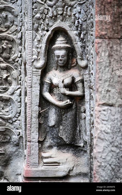 Angkor Wat Cambodia Sculptures And Bas Reliefs Stock Photo Alamy