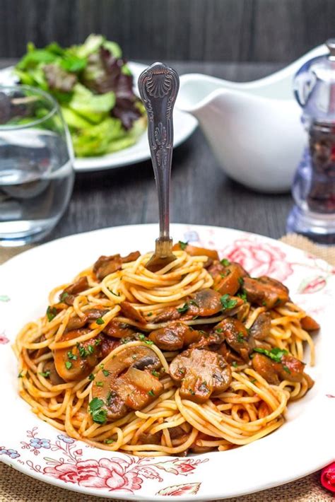 Spaghetti With Mushroom Tomato Sauce Errens Kitchen