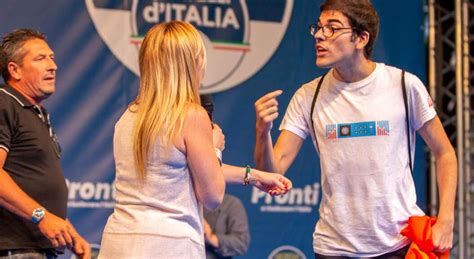 Giorgia Meloni La Lettera Al Ragazzo Gay Dopo Lirruzione Al Comizio Non Tolgo Le Unioni