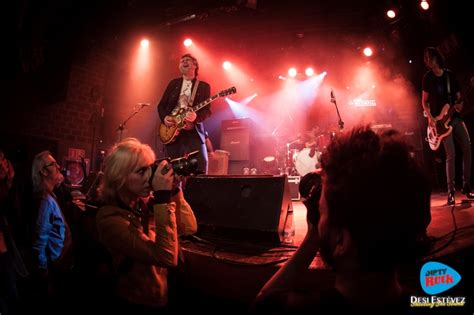 Y Schizophrenic Spacers Viajan A Mediados De Los A Os Setenta Sin Salir De La Sala Bikini