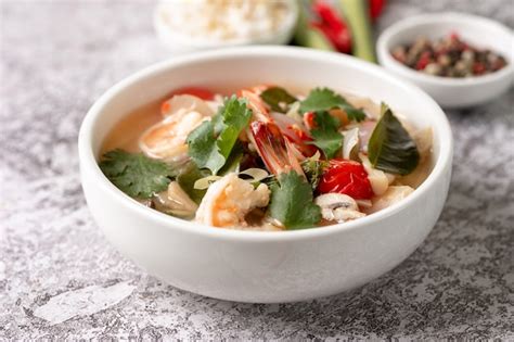 Tom Yam Kung épicé Soupe Aigre Tom Yum Aux Crevettes Crevettes Lait