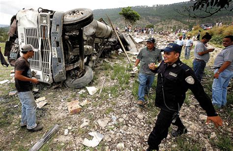 Motorista Se Salva De Morir En Accidente Vial