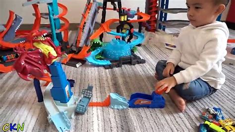 My Giant Hot Wheels City Ckn Toys Video Dailymotion