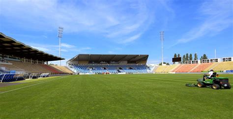 Tribune Couverte De 4 990 Places Au Stade De La Vallée Du Cher