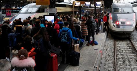 Cede La Huelga De Transporte En Francia La Mitad De Los Trenes De Alta