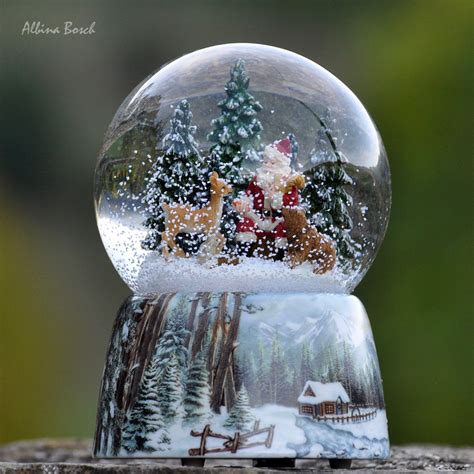 Casco Cocinando Joyer A Esferas Con Nieve Dentro A La Meditaci N