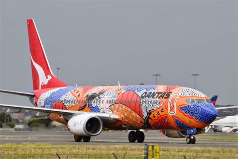 Central Queensland Plane Spotting: Qantas Airways Boeing B737-800 VH-VXB 'Yananyi Dreaming ...