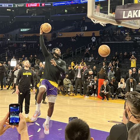 Sexto Hombre On Twitter Lebron James Practicando El Shyhook En La Previa Del Partido