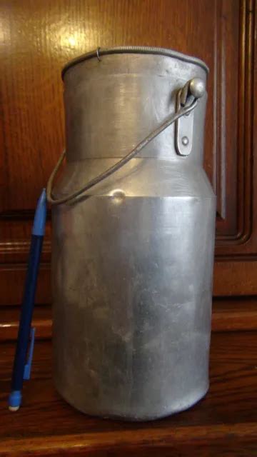 ANCIEN POT À lait aluminium avec couvercle dans son jus de 2 litres