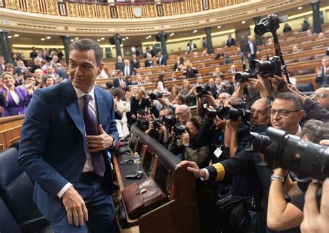 Junts no cumple su amenaza y hace presidente a Pedro Sánchez sin aplaudirle