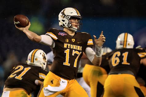 2018 NFL Draft Josh Allen Looks Electric In Wyoming Bowl Game