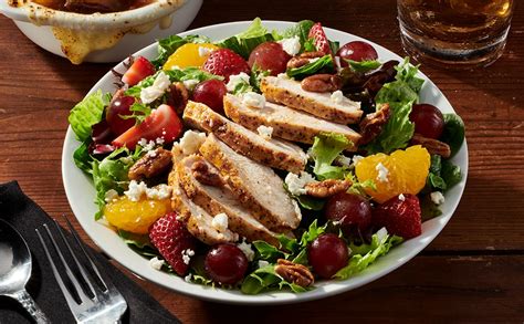 Grilled Chicken And Strawberry Lunch Salad Lunch And Dinner Menu Longhorn Steakhouse