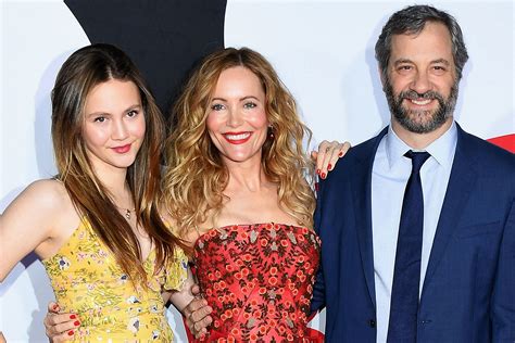 Judd Apatow Directs Wife Leslie Mann Daughter Iris In The Bubble