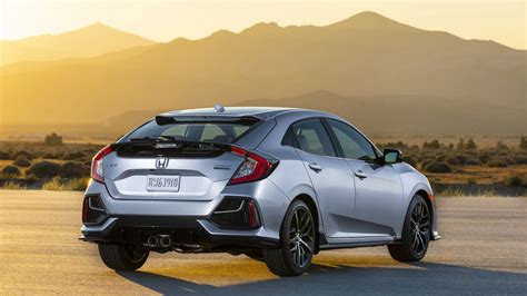 2020 Honda Civic Hatchback Gets Refreshed Styling And A Price Increase Autotrader Ca