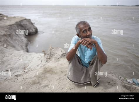 Munshigonj Bangladesh 9 Sep 2014 Víctima de la erosión de las