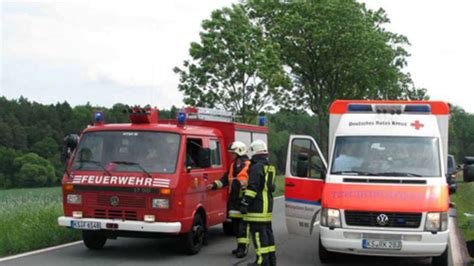 Unfall Auf Der B Junge Autofahrerin Schwer Verletzt