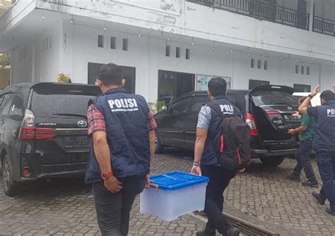 Polda Aceh Geledah Kantor Dinkes Aceh Tengah Bawa Dokumen Rs