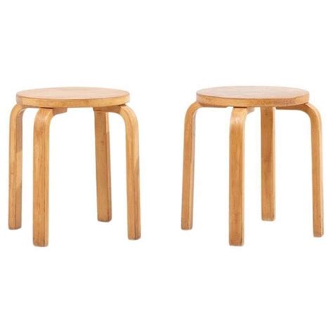 Hocker Von Alvar Aalto F R Artek Finnland Er Er Set Bei Pamono