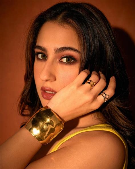 Sara Ali Khan And Chitrangda Singh Sets Temperature Soaring With Their Glamorous Hot Look In