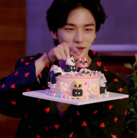 Skz Hyunjin Lq 13th Birthday Parties Birthday Desserts Korean Cake