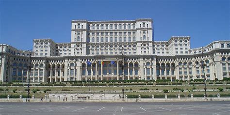 Экс-премьер Румынии Чукэ: парламент назначил новое правительство во ...
