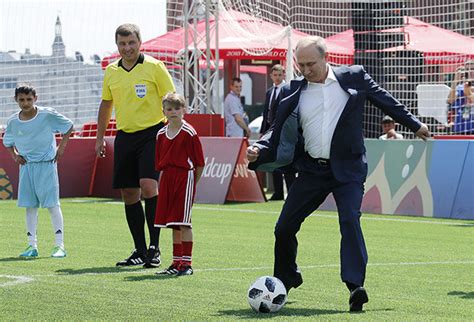 World Cup Vladimir Putin Plays Football With Ronaldo In Red Sqaure