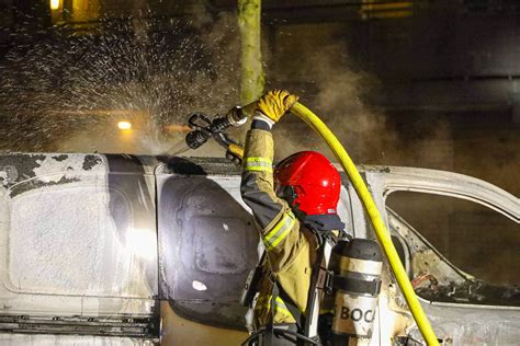 Bestelbus In Amsterdam Verwoest Door Brand