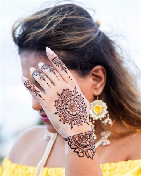 Easy Mehndi Designs For Teej Back Hand