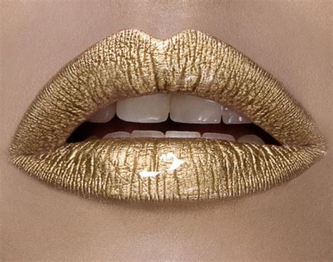 Les Golden Lips La Tendance Osée Qui Vous Rendra éclatante