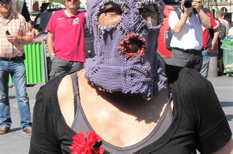 Les Pussy Riot de la prière punk à l amnistie de Poutine