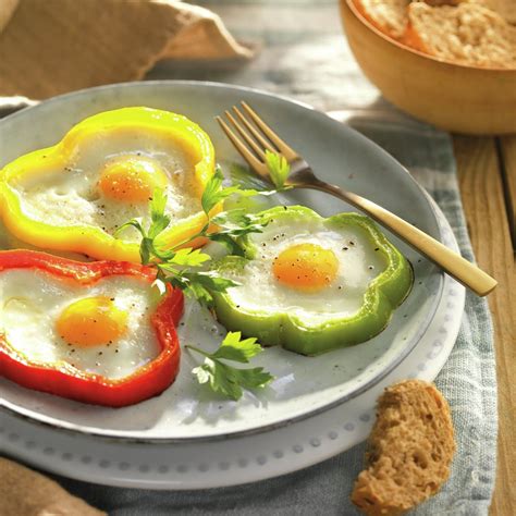 Huevos estrellados en pimientos de 270 Kcal Receta fácil en la app Avena