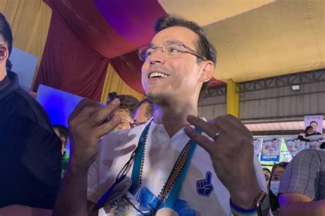 Isko Says Two Joints Hand Sign Not About Illegal Drugs Abs Cbn News