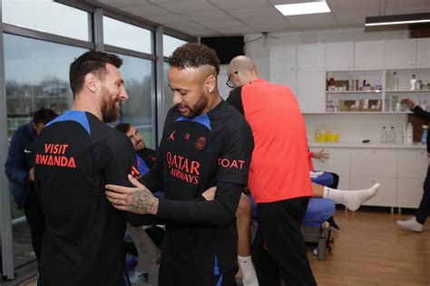 ɪɴsᴛᴀ ᴛᴀᴠᴀʀᴇᴢ ᴄʀғ on Twitter RT njdmarlon Neymar e Messi no treino