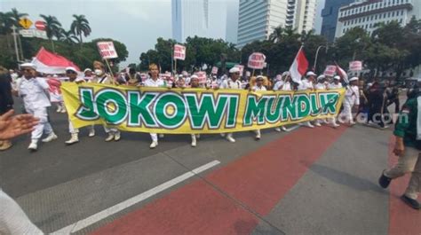 Spanduk Jokowi Mundur Warnai Demo Aksi Di Patung Kuda