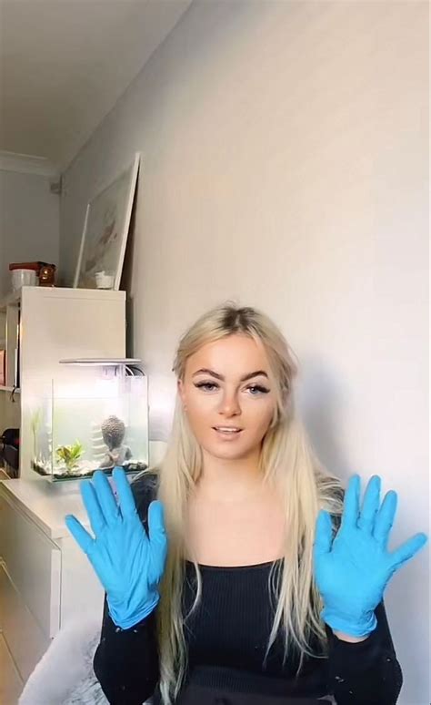 Pin By Charlie Carruthers On Latex Gloves Photos Curvy Women Fashion