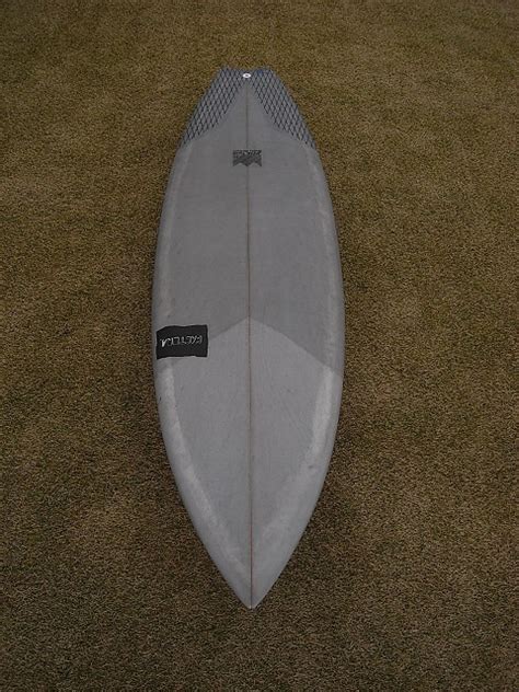 金曜日 スチュアートシェイプ BENDER STEP 昨日の腿オンショア動画 サーフボードクオリティーハードコア Quality Hardcore Distributions