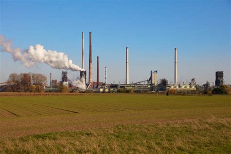 50+ Ruhr Duisburg Factory Refinery Stock Photos, Pictures & Royalty-Free Images - iStock