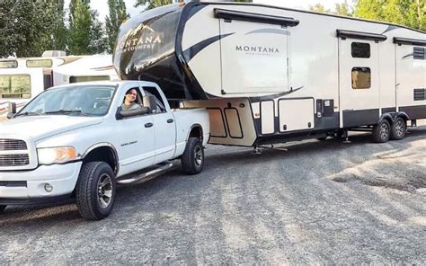 What Is The Difference Between A Gooseneck Hitch And A 5th Wheel Hitch Motortrend Explains