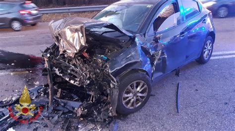 Incidente Stradale Tra Tre Auto Sulla Superstrada Milano Meda Quattro