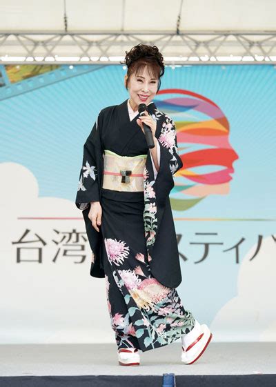 原田悠里が「台湾フェスティバル」でミニコンサート。「台湾ライチ種飛ばし親善大使」にも任命