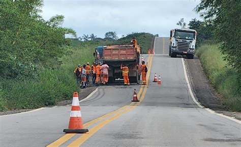 Após acidente que matou duas bebês no Acre DNIT começa a tapar buracos