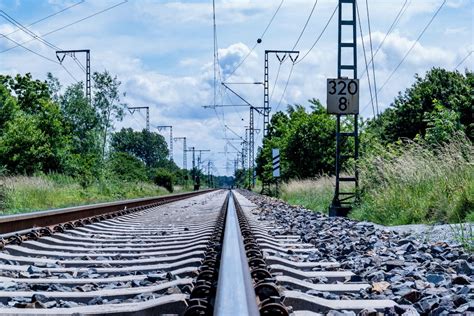 Español Características del transporte ferroviario Fast Freight