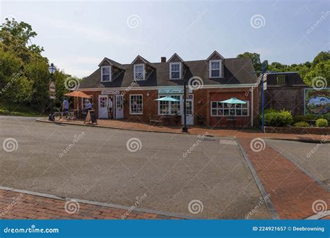 Historical Tourism Downtown Jonesborough, Tennessee Editorial Photography - Image of people ...