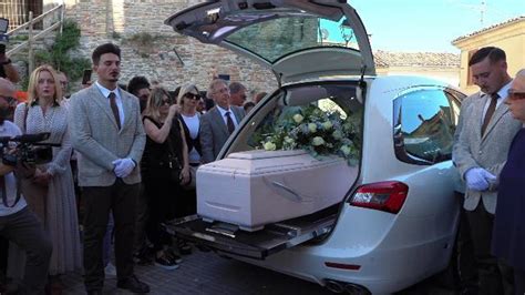 Funerali Di Thomas Luciani Chiesa Gremita Per Ultimo Saluto Al 17enne