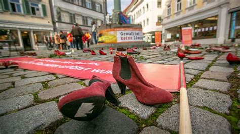 Gegen Gewalt An Frauen Banner Plakate Und Flaggen Sollen Zeichen