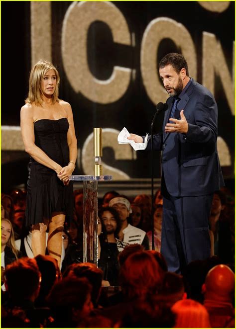 Jennifer Aniston Celebrates Friendship And Success At Peoples Choice