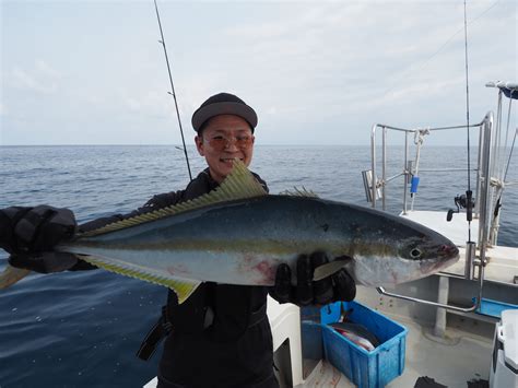 5月15日 日 青物ジギング【隠岐の島】終日しゃくりまくった結果、ヒラマサ7キロを頭に10本、メジロサイズはキープ、リリース含め60本前後でした。飽きずに良く釣られてました。 │ 山陰遊漁船