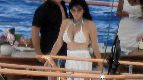 EXCLUSIVE Billionaire Jeff Bezos And His Fiancee Lauren Sanchez