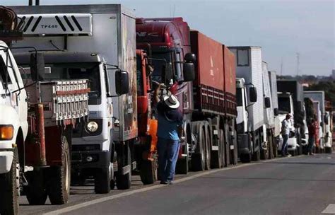 Caminhoneiros de Goiás falam em bloquear estradas na próxima segunda